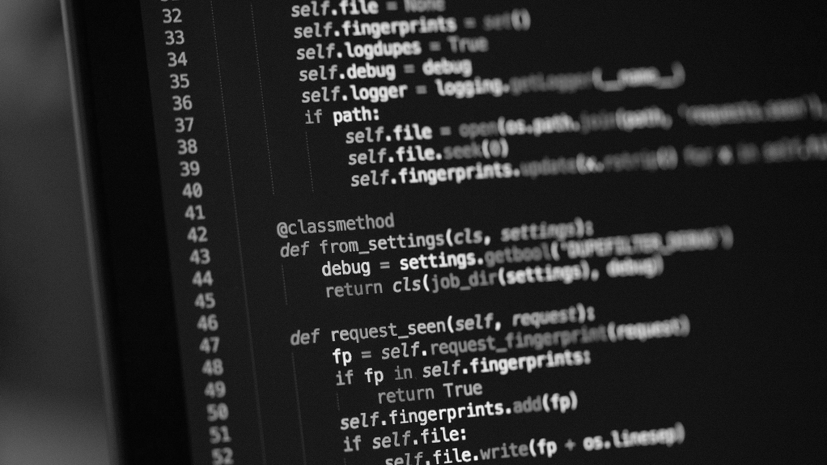 개발자 코드 화면 - AI 시대 CTO 역할과 커리어 전환
