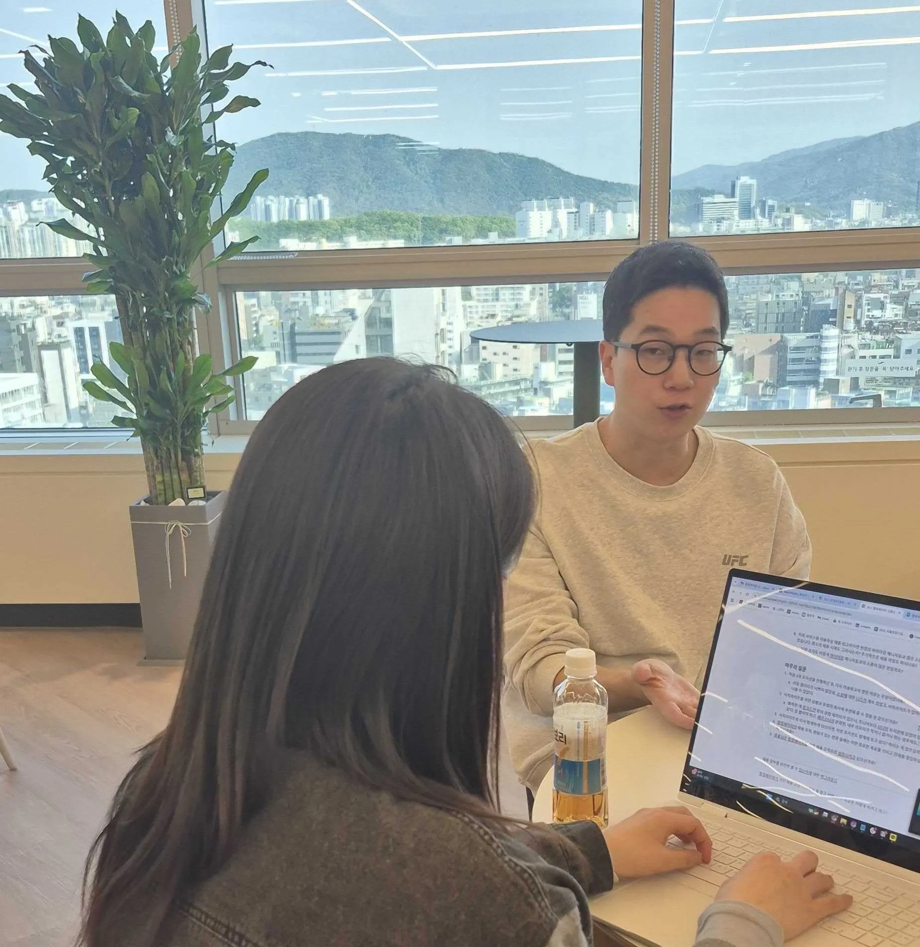 힐링페이퍼 강남언니 다이렉트소싱 서치라이트 인터뷰