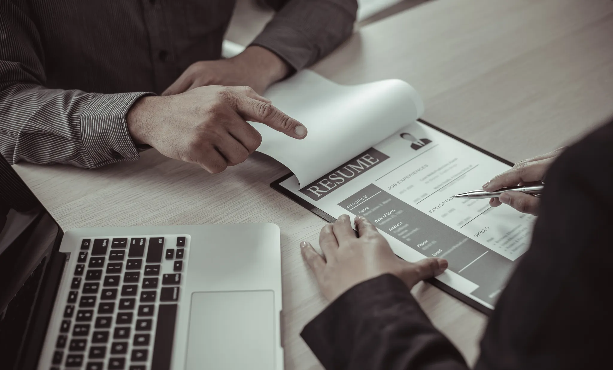 우리 회사에 적합한 경력직 인재를 채용하기 위해서는 스피드가 중요하다