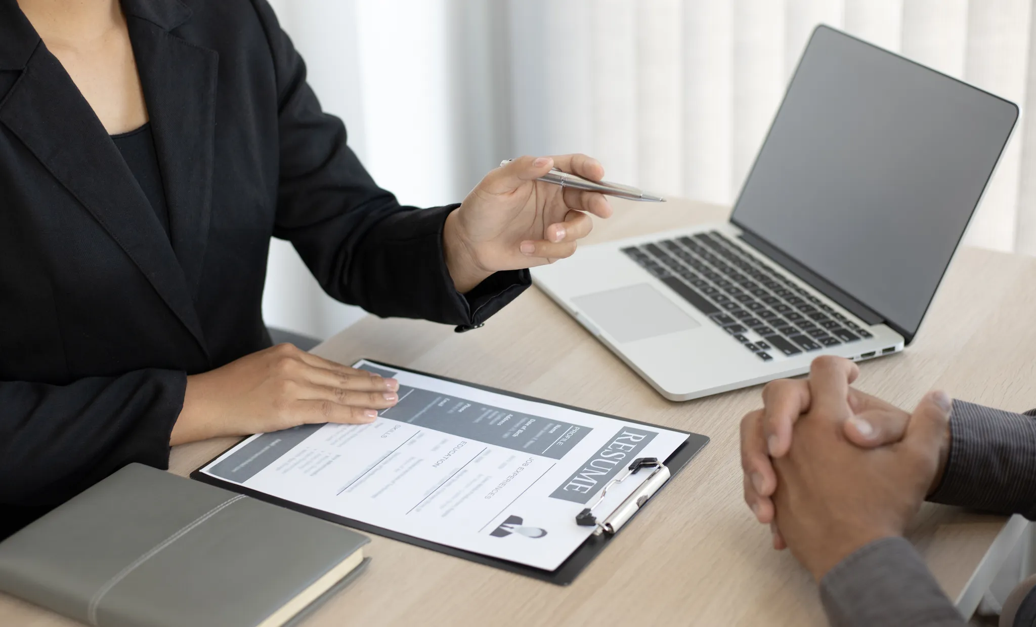 다이렉트 소싱 전략이 필수인 직무/포지션은 세 가지로 구분할 수 있다